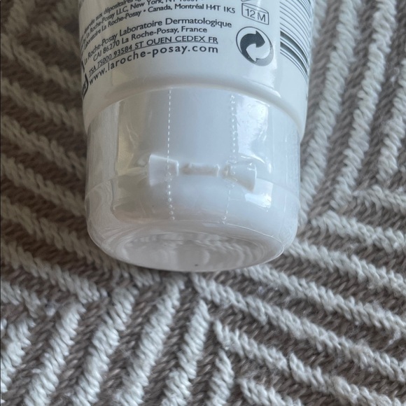 La Roche Posay Skincare Set - Picture 3 of 9